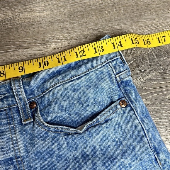 Levi’s High Rise Animal Print Wedgie Straight Fit Cropped Jeans Blue Size 25 - Picture 10 of 15
